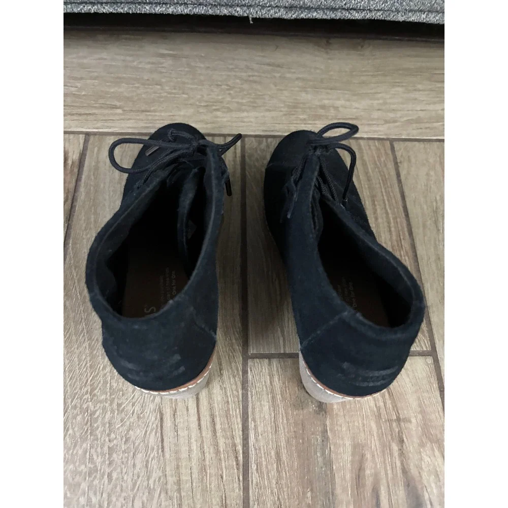 TOMS Black Suede Wedge Desert Ankle Boots Lace Up Crepe Sole‎ Women's Size 7